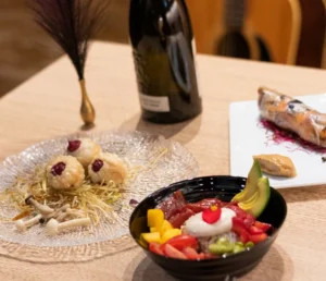 Platos sobre mesa Amberes restaurante vegetariano