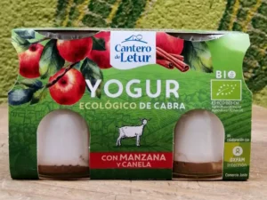 yogur-ecologico-de-cabra-con-manzana-y-canela-como-en-casa