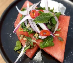 ensalada roja la hummuseria